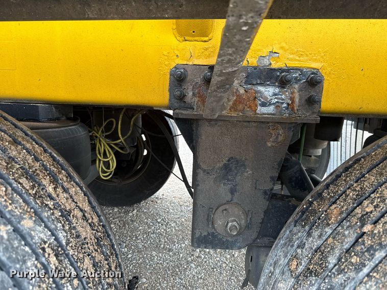 image for item EJ4766 2008 Beall BAST-97-3-DC tank trailer