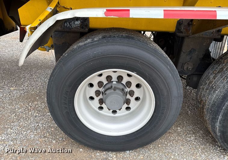 image for item EJ4766 2008 Beall BAST-97-3-DC tank trailer