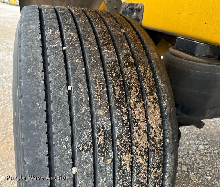 image for item EJ4766 2008 Beall BAST-97-3-DC tank trailer