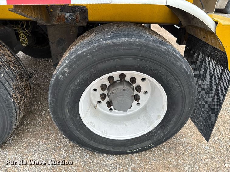 image for item EJ4766 2008 Beall BAST-97-3-DC tank trailer