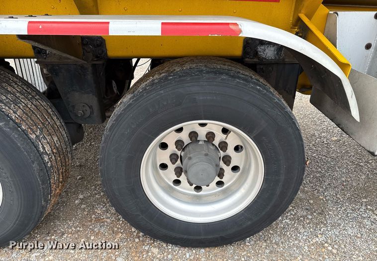 image for item EJ4766 2008 Beall BAST-97-3-DC tank trailer