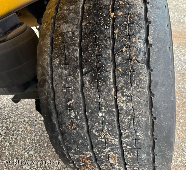 image for item EJ4766 2008 Beall BAST-97-3-DC tank trailer