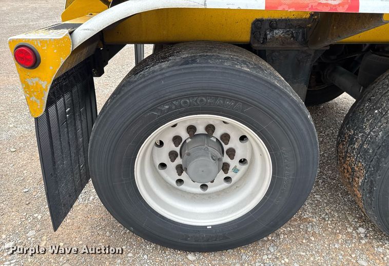 image for item EJ4766 2008 Beall BAST-97-3-DC tank trailer