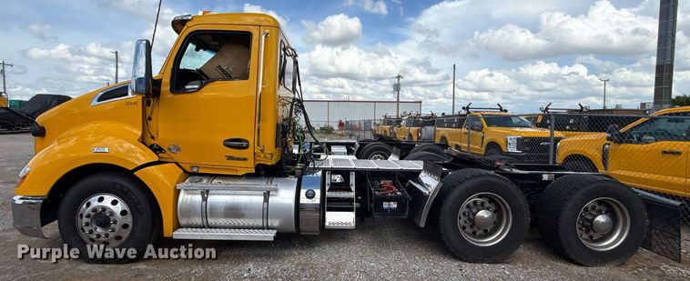 image for item EJ4824 2022 Kenworth T680 semi truck