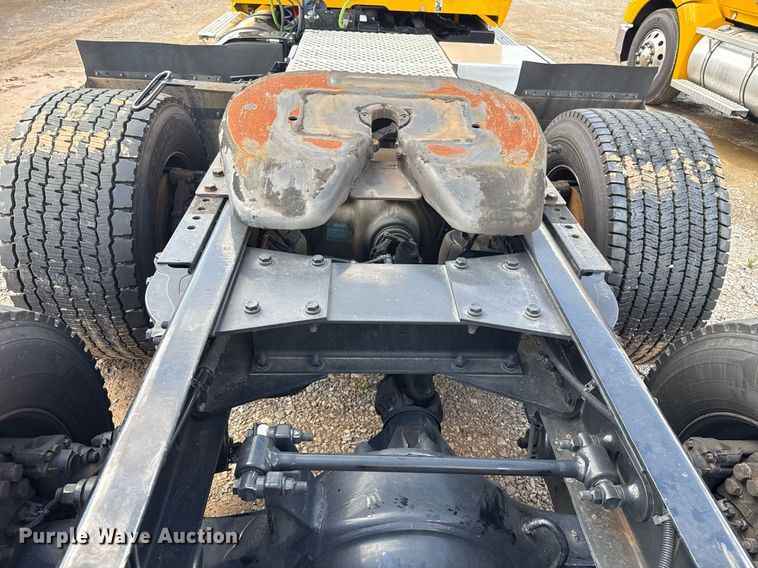 image for item EJ4824 2022 Kenworth T680 semi truck