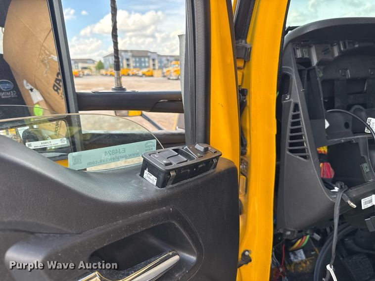 image for item EJ4824 2022 Kenworth T680 semi truck