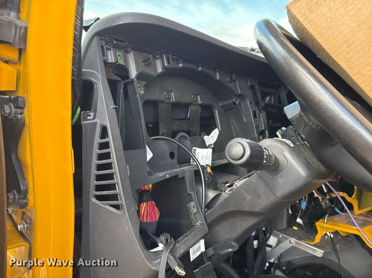 image for item EJ4824 2022 Kenworth T680 semi truck