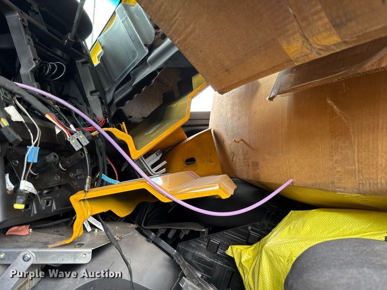 image for item EJ4824 2022 Kenworth T680 semi truck