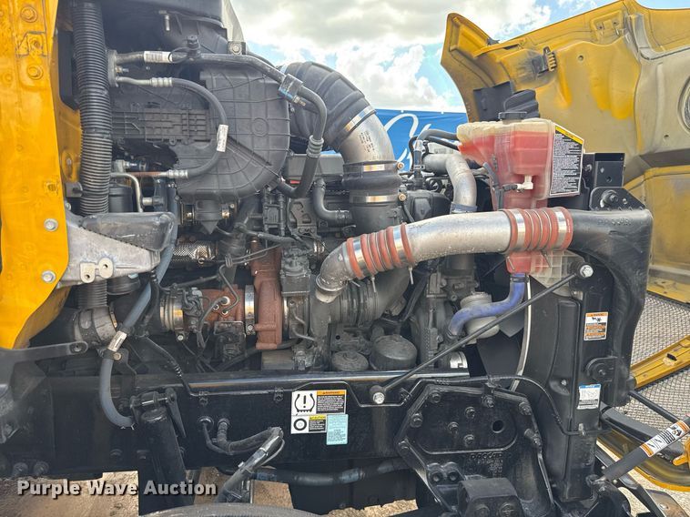 image for item EJ4824 2022 Kenworth T680 semi truck