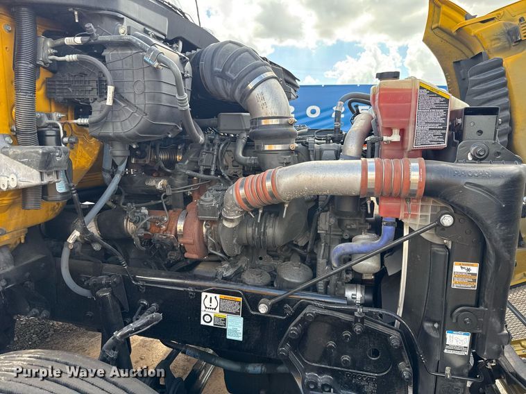 image for item EJ4824 2022 Kenworth T680 semi truck