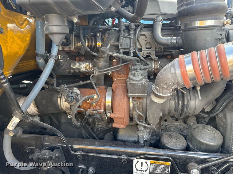 image for item EJ4824 2022 Kenworth T680 semi truck