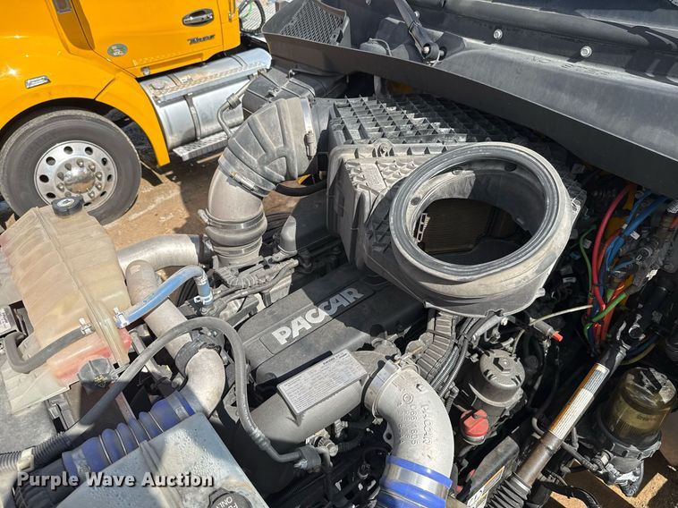 image for item EJ4824 2022 Kenworth T680 semi truck