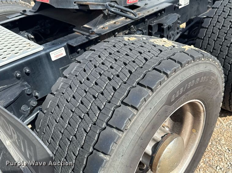 image for item EJ4824 2022 Kenworth T680 semi truck