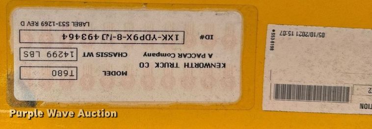 image for item EJ4824 2022 Kenworth T680 semi truck