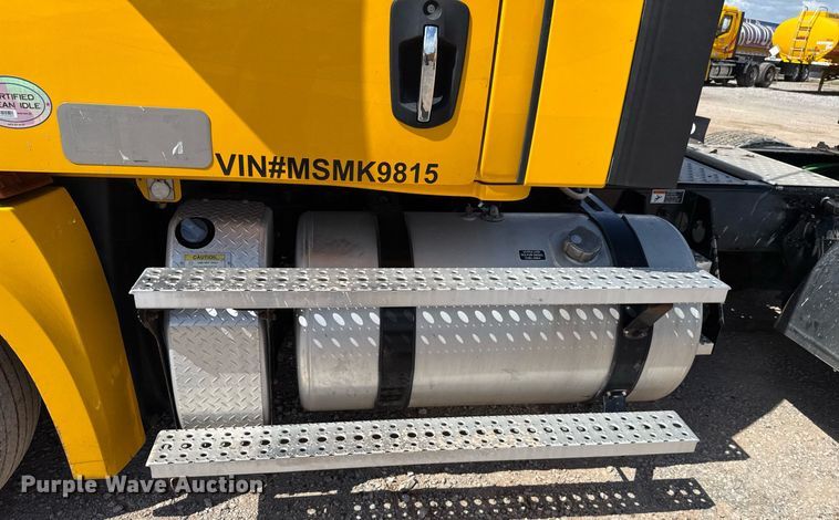 image for item EJ4825 2021 Freightliner Cascadia 126 semi truck