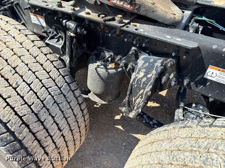 image for item EJ4825 2021 Freightliner Cascadia 126 semi truck