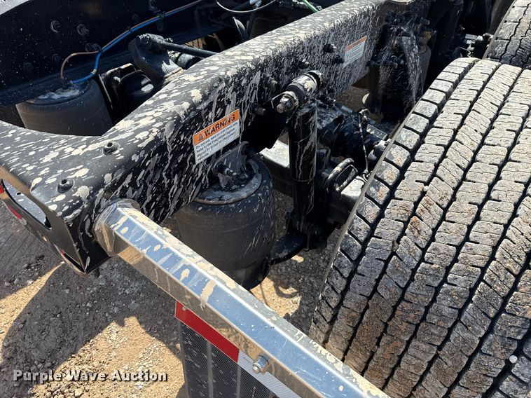 image for item EJ4825 2021 Freightliner Cascadia 126 semi truck