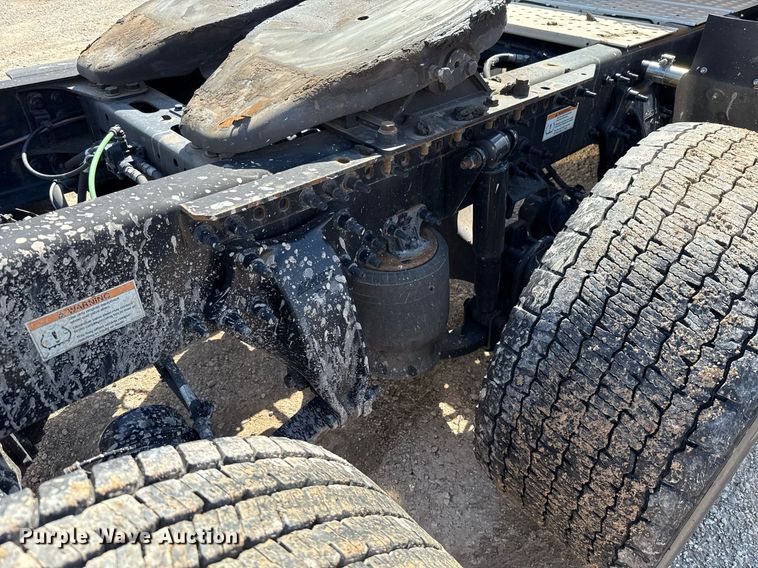 image for item EJ4825 2021 Freightliner Cascadia 126 semi truck