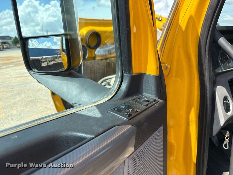 image for item EJ4825 2021 Freightliner Cascadia 126 semi truck