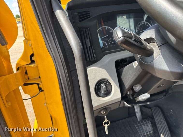 image for item EJ4825 2021 Freightliner Cascadia 126 semi truck