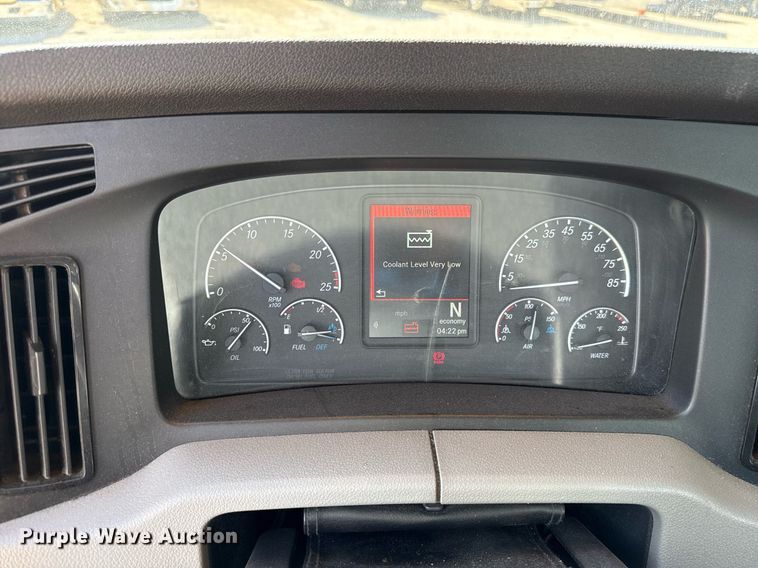 image for item EJ4825 2021 Freightliner Cascadia 126 semi truck