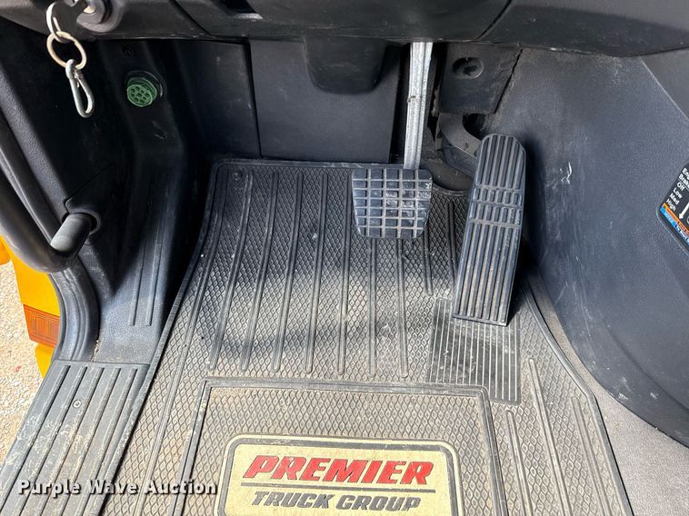 image for item EJ4825 2021 Freightliner Cascadia 126 semi truck