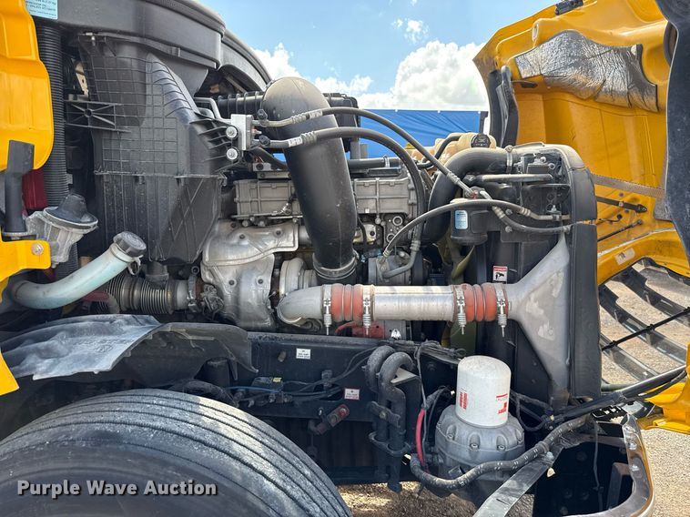 image for item EJ4825 2021 Freightliner Cascadia 126 semi truck