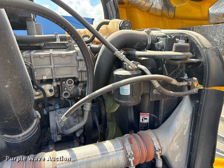 image for item EJ4825 2021 Freightliner Cascadia 126 semi truck