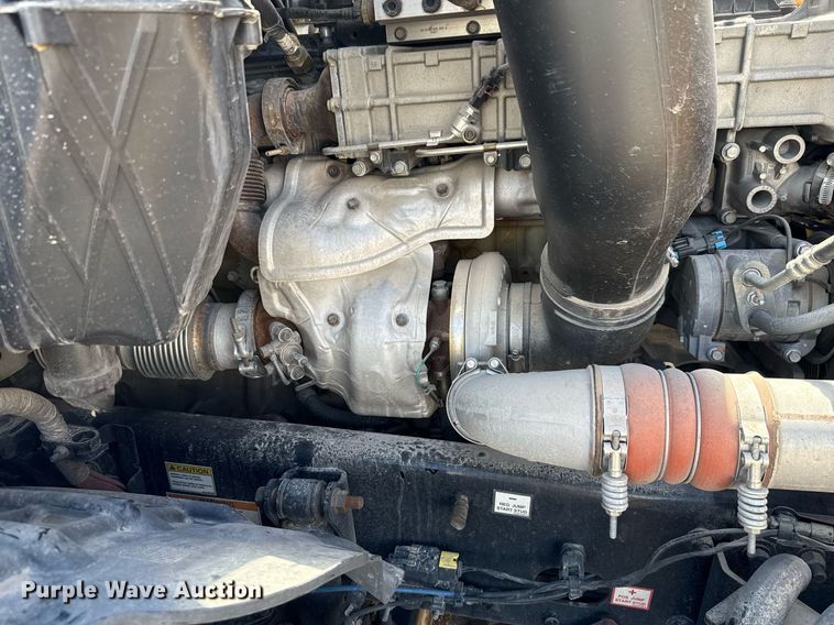 image for item EJ4825 2021 Freightliner Cascadia 126 semi truck