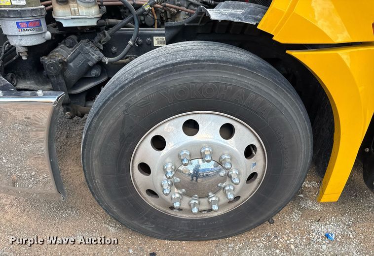 image for item EJ4825 2021 Freightliner Cascadia 126 semi truck