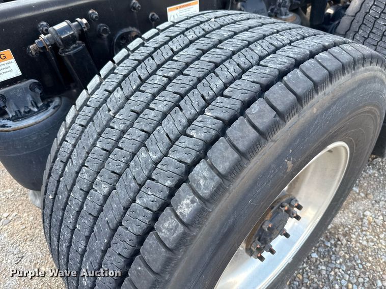 image for item EJ4825 2021 Freightliner Cascadia 126 semi truck