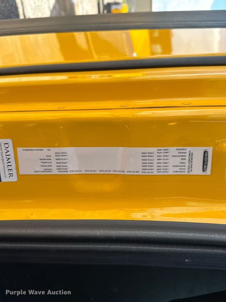 image for item EJ4825 2021 Freightliner Cascadia 126 semi truck