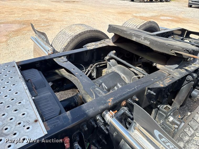 image for item EJ4826 2017 Freightliner Cascadia 125 semi truck