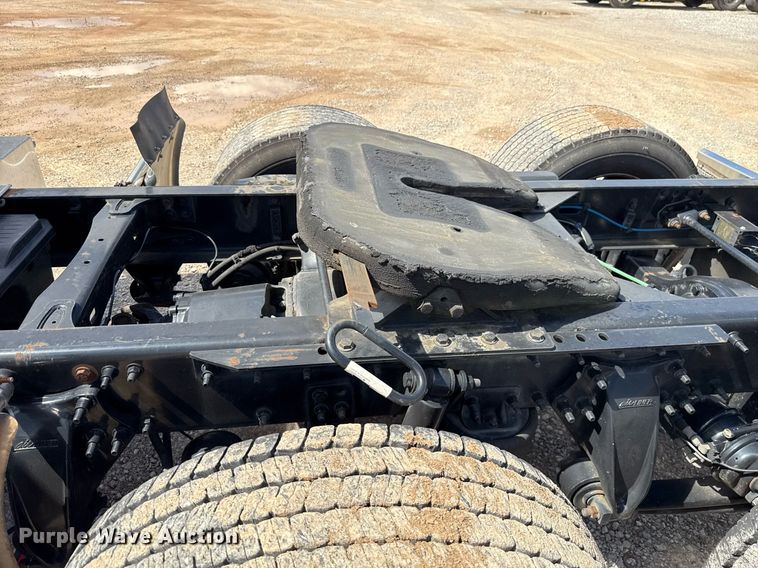 image for item EJ4826 2017 Freightliner Cascadia 125 semi truck