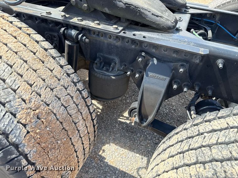 image for item EJ4826 2017 Freightliner Cascadia 125 semi truck