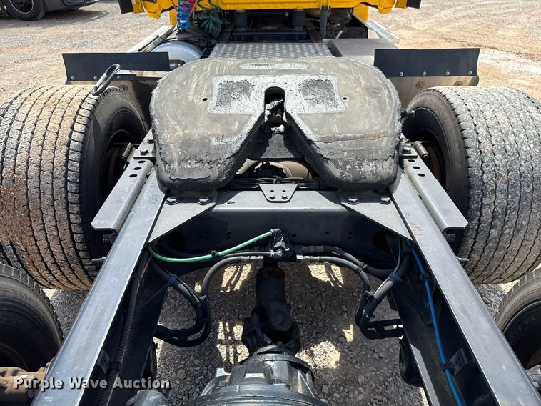 image for item EJ4826 2017 Freightliner Cascadia 125 semi truck