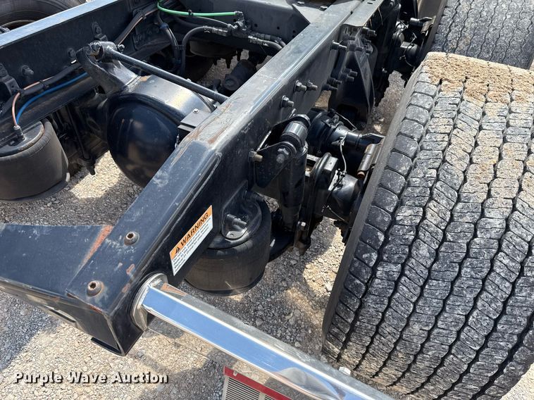 image for item EJ4826 2017 Freightliner Cascadia 125 semi truck