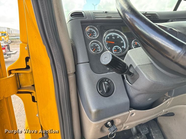 image for item EJ4826 2017 Freightliner Cascadia 125 semi truck