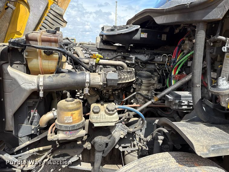 image for item EJ4826 2017 Freightliner Cascadia 125 semi truck