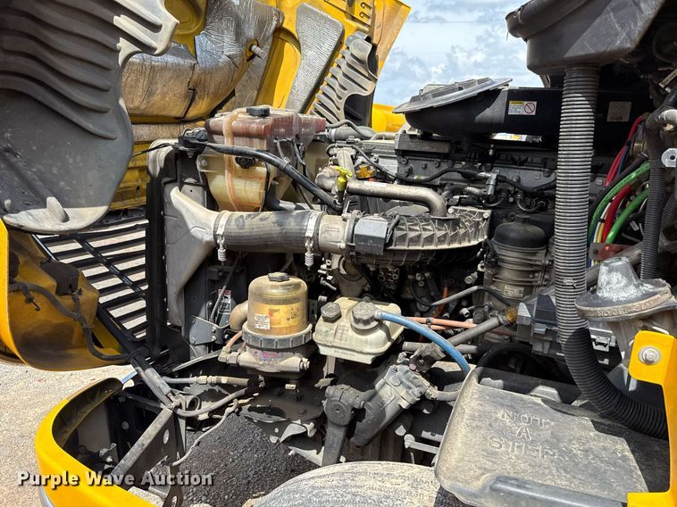 image for item EJ4826 2017 Freightliner Cascadia 125 semi truck