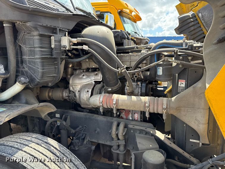 image for item EJ4826 2017 Freightliner Cascadia 125 semi truck