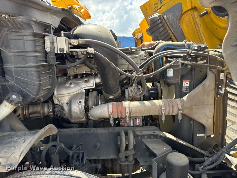 image for item EJ4826 2017 Freightliner Cascadia 125 semi truck