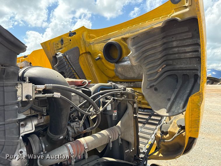 image for item EJ4826 2017 Freightliner Cascadia 125 semi truck