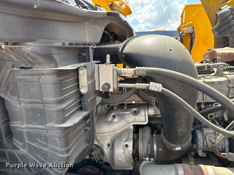 image for item EJ4826 2017 Freightliner Cascadia 125 semi truck