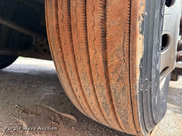 image for item EJ4826 2017 Freightliner Cascadia 125 semi truck