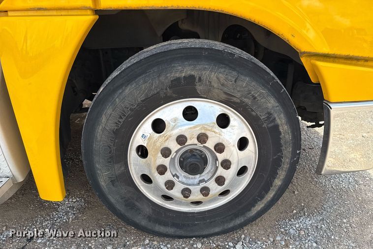 image for item EJ4826 2017 Freightliner Cascadia 125 semi truck