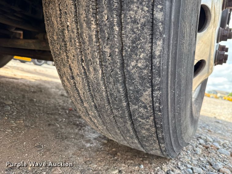 image for item EJ4826 2017 Freightliner Cascadia 125 semi truck