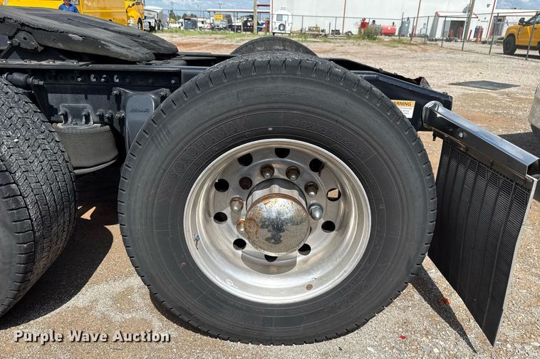 image for item EJ4826 2017 Freightliner Cascadia 125 semi truck