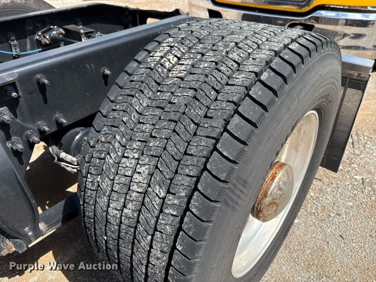 image for item EJ4826 2017 Freightliner Cascadia 125 semi truck