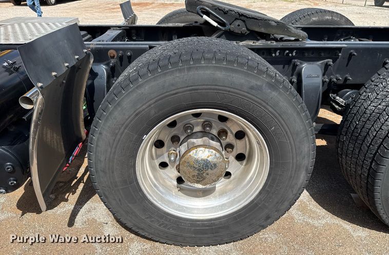 image for item EJ4826 2017 Freightliner Cascadia 125 semi truck